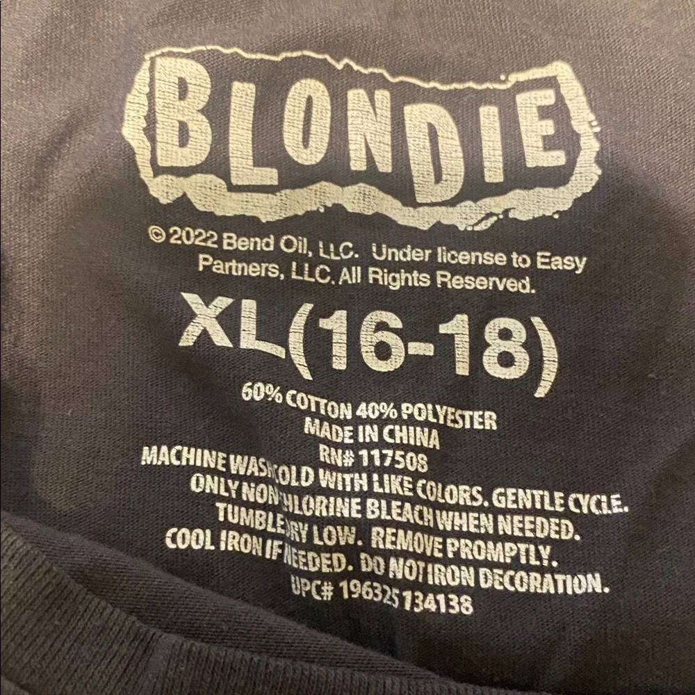 Graphic Tee bundle - Picture 3 of 7